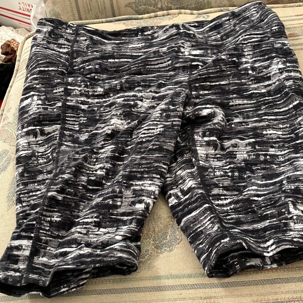 FINAL MARKDOWN Ladies athleta shorts medium
